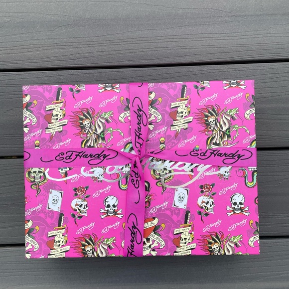 Ed Hardy Boxed Holiday Gift Set 3PC Hat, Scarf & Gloves Winter Accessories - Picture 3 of 6